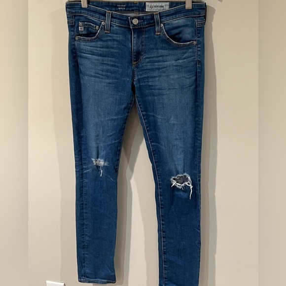 Women’s US 27R AG Medium Wash Distressed The STILT Cigarette Leg Jeans EUC - Picture 1 of 16